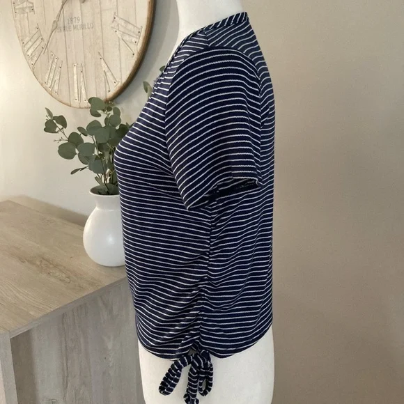 ❌SOLD Olivia Rae Navy Striped Top - Picture 4 of 7